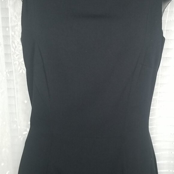 2/$25 or 3/$30 H&M Black and White Color Block Fitted Sleeveless Cocktail Dress - Picture 4 of 8